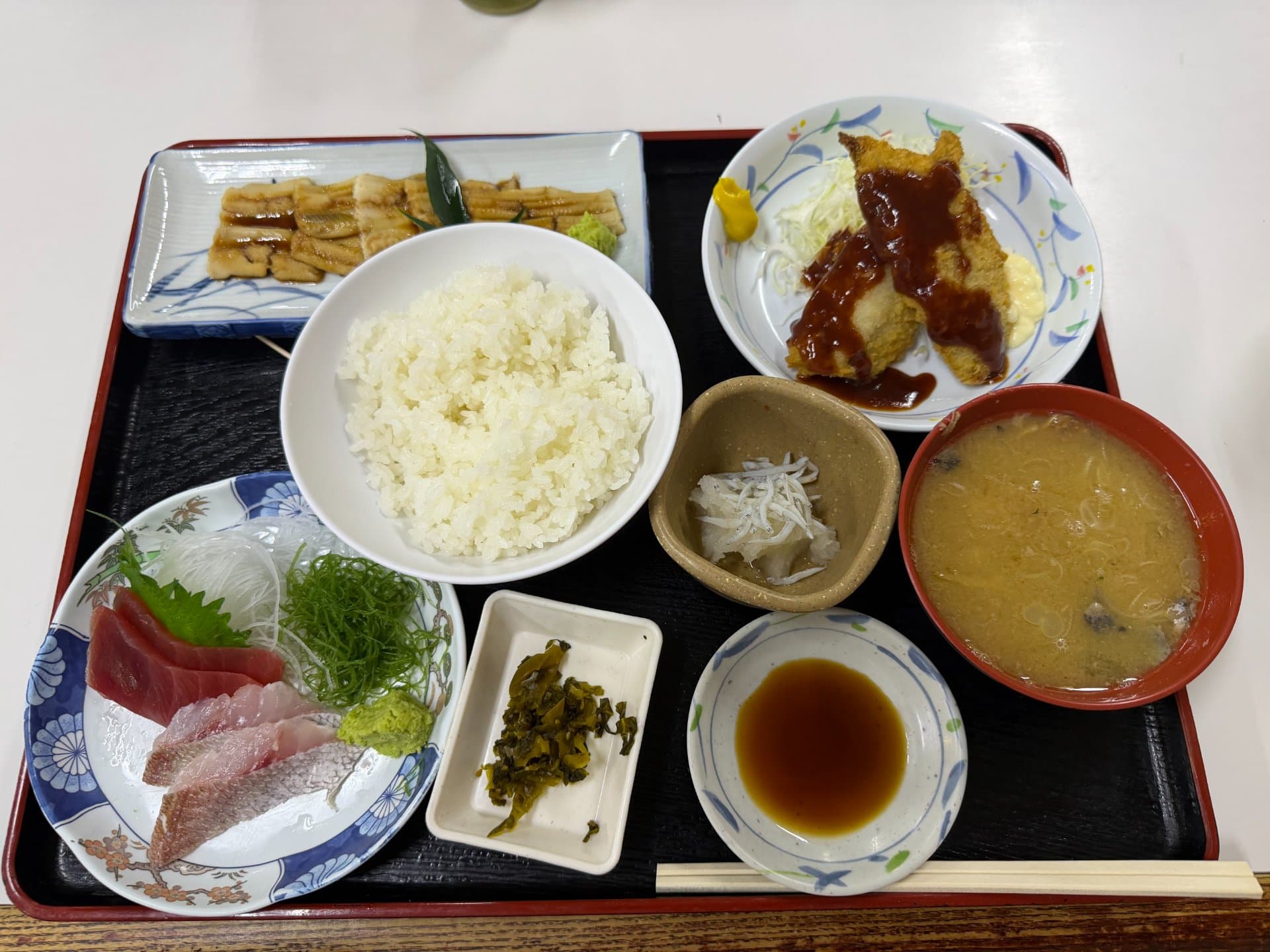 煮穴子定食 魚市場食堂 小田原漁港